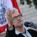 Оштрафованный Лимонов обиделся на судью