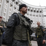 Активисты Евромайдана штурмуют прокуратуру