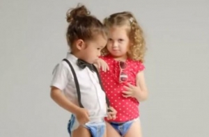 Рекламу подгузников сочли за пропаганду педофилии (ВИДЕО)