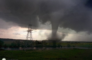 Очевидцы: В Риге был смерч (ФОТО)