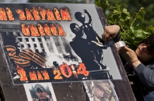 У посольства Украины в Латвии помянут жертв трагедии в Одессе