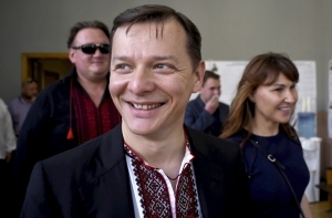 Украинскому радикалу Ляшко неизвестные плеснули в лицо зеленкой (ВИДЕО)