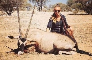 Бельгийской болельщице отказали в контракте модели из-за фото с газелью