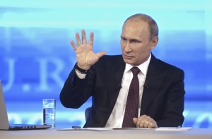 Богатые патриоты раскупили золотые телефоны с изображением Путина