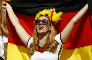 Фермер в Бангладеш сшил флаг Германии длиной 3,5 км