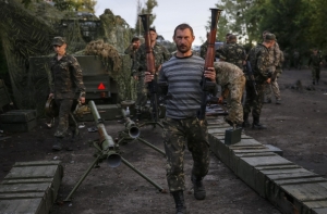 При обстреле под Луганском погибли двое военных и ранен журналист