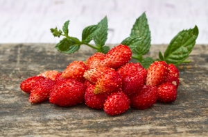 Медики напомнили о пользе земляники