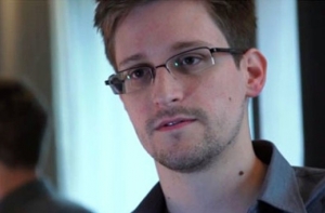 Сноуден начал говорить по-русски