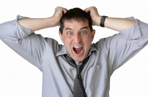 Мужчина в припадке ревности повредил авто нового бойфренда своей подруги