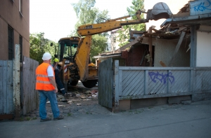 В присутствии мэра Риги снесен киоск, торгующий «спайсом» (ФОТО,ВИДЕО)