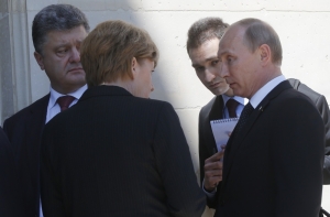 Меркель потребовала скорейших санкций против России