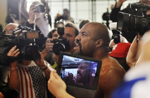 Американский боксер пытался сорвать тренировку Кличко (ВИДЕО)