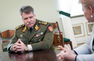 Командующий ВС Литвы увидел угрозу в «рослых туристах»