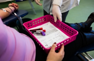 В Румынии врач обвиняется в отказе переливать кровь бедным пациентам