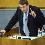 Российский депутат предложил запретить чиновникам иметь родственников за границей