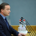 Депутат Госдумы усмотрел порнографию в 100-рублевой купюре