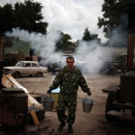 Ополченцам раздали противогазы в связи с подозрением на химатаку (АУДИО)