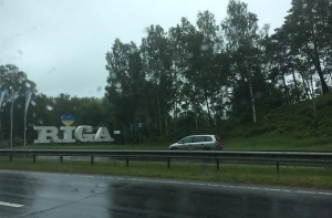 Из «сердца Риги» сделали флаг Украины (ФОТО)