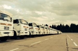 Колонна с грузом гуманитарной помощи направилась на Украину (ВИДЕО)