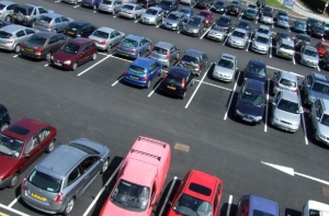 Латвийцы в шоке: стоянка у Природного парка Тервете стоит десять евро