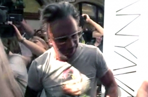 Микки Рурк купил майку с изображением Владимира Путина (ФОТО)