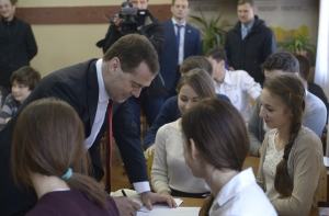 Учебники для крымских школ переведут на украинский и крымскотатарский