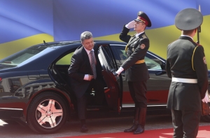 Порошенко: «на русском языке» Украину любят не меньше, чем «на украинском»
