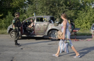 Мэр Луганска: Город оказался на грани гуманитарной катастрофы