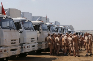 Гуманитарный конвой достиг границы России и Украины