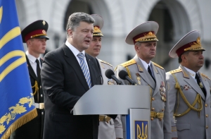 Порошенко обещает победу в «новой отечественной войне»