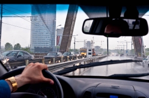 Полиция ищет очевидцев аварии на Сигулдском шоссе