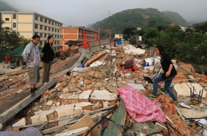 Землетрясения в Китае: погибли почти 600 человек