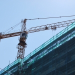 Оператор подъемного крана умер из-за жары на стройплощадке