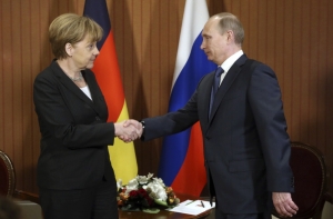 Меркель намерена продолжать диалог с Путиным