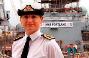 Женщина-капитан ВМС уволена из-за служебного романа