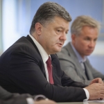 Порошенко уволил ответственных за поставку оружия
