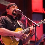 Стивен Сигал примерил майку с Путиным