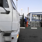 Грузовикам с гуманитарной помощью запретили остановки на территории Украины