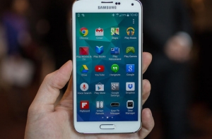 В сети появились новые шпионские фото смартфона Samsung Galaxy Alpha