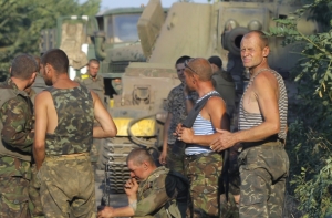 Семнадцать украинских военных попросили укрытия в России