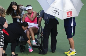 Полуфиналистка US Open покинула корт в инвалидной коляске