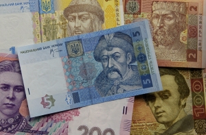 Украинские банкоматы будут выдавать только гривны