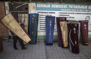 «Единая Россия» требует расследовать факты захоронений под Донецком