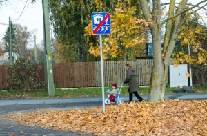 Неизвестные похитили 13 дорожных знаков