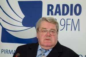 Политолог: новый пост Домбровскиса улучшит репутацию Латвии (АУДИО)