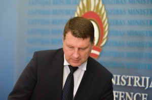 Министр обороны: каждой школе нужен свой отряд Яунсардзе