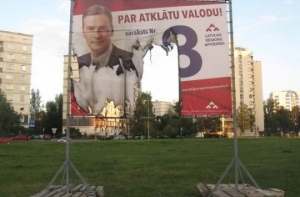 В Золитуде сожгли предвыборные плакаты