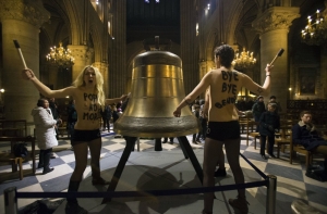 Парижский суд оправдал активисток Femen