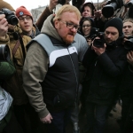 Виталий Милонов пришел на «Марш мира» в Петербурге и был освистан (ВИДЕО)