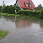 В Огре недалеко от жилых домов обвалился берег реки